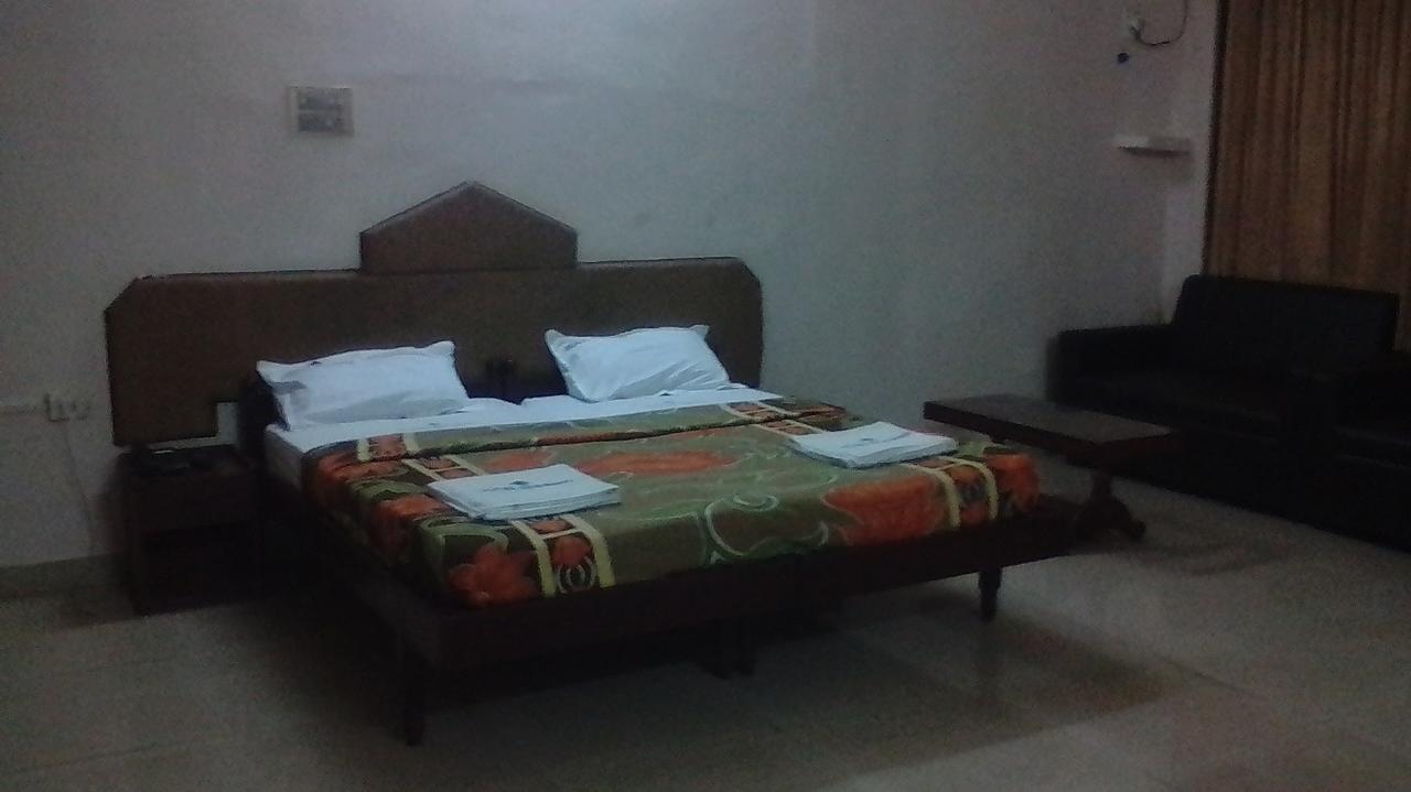 Hotel Nuhman Kondotty Extérieur photo