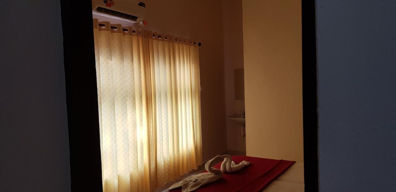 Hotel Nuhman Kondotty Extérieur photo